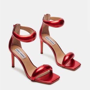 NEW IN BOX STEVE MADDEN PARTAY RED METALLIC SIZE 9.5